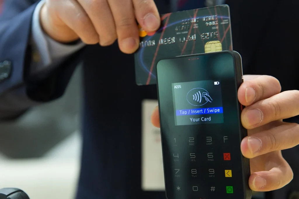 Money and Banking While Traveling