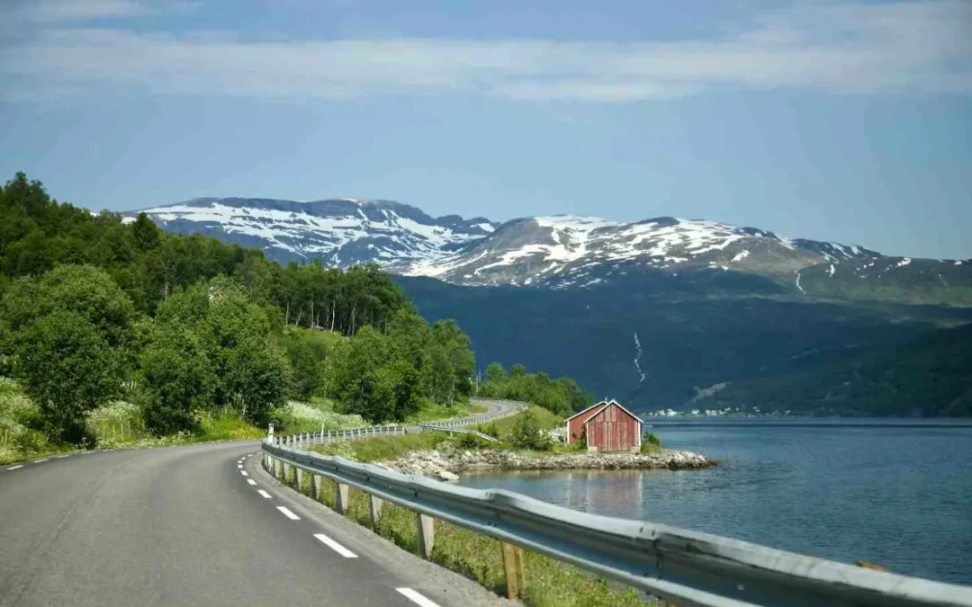 Best Time to Visit Norway: A Complete Seasonal Guide (Fjords, Northern Lights & Midnight Sun)